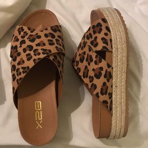 X2B Leopard sandal